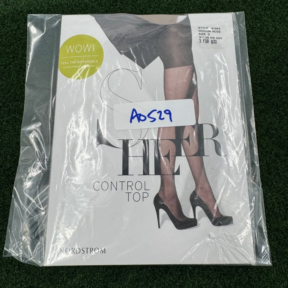 Nordstrom NPG Sheer Control Top Pantyhose Medium Nude Size D Hosiery‎